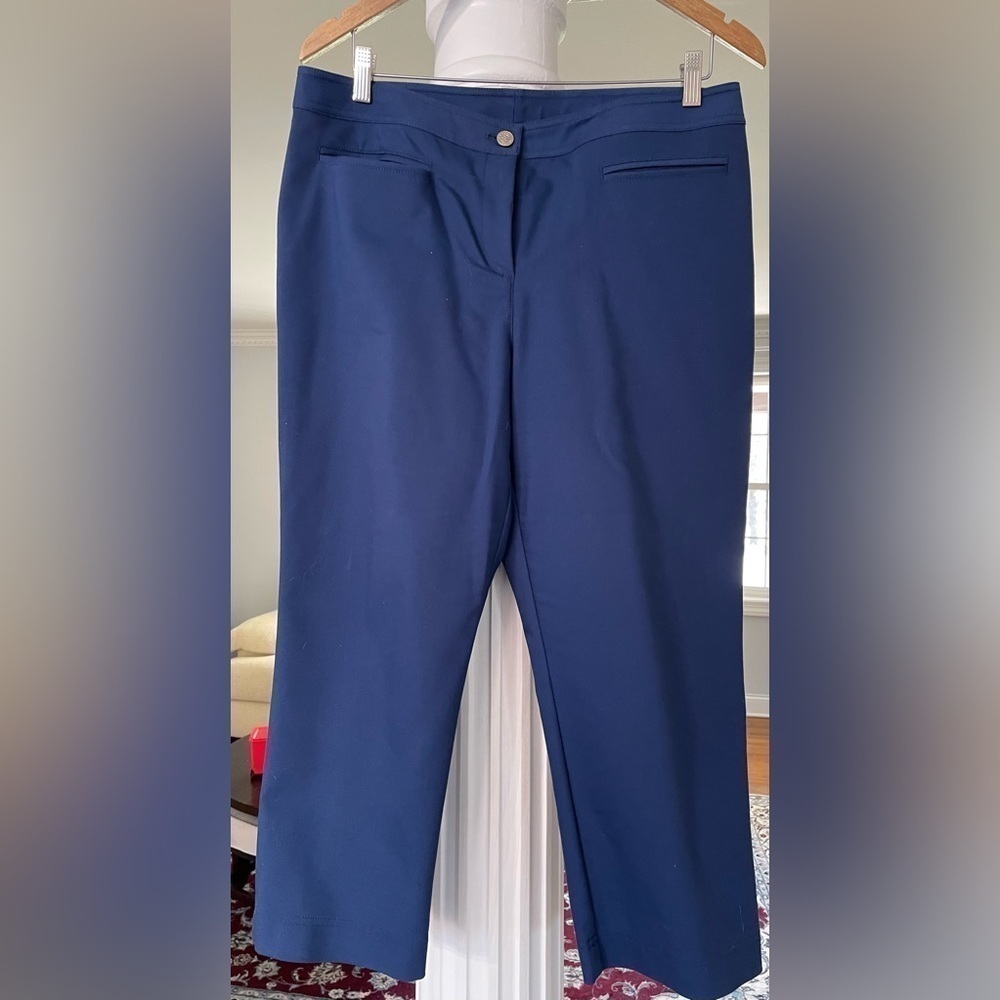 St. John Sport women. St. John Navy blue capri pants size 12